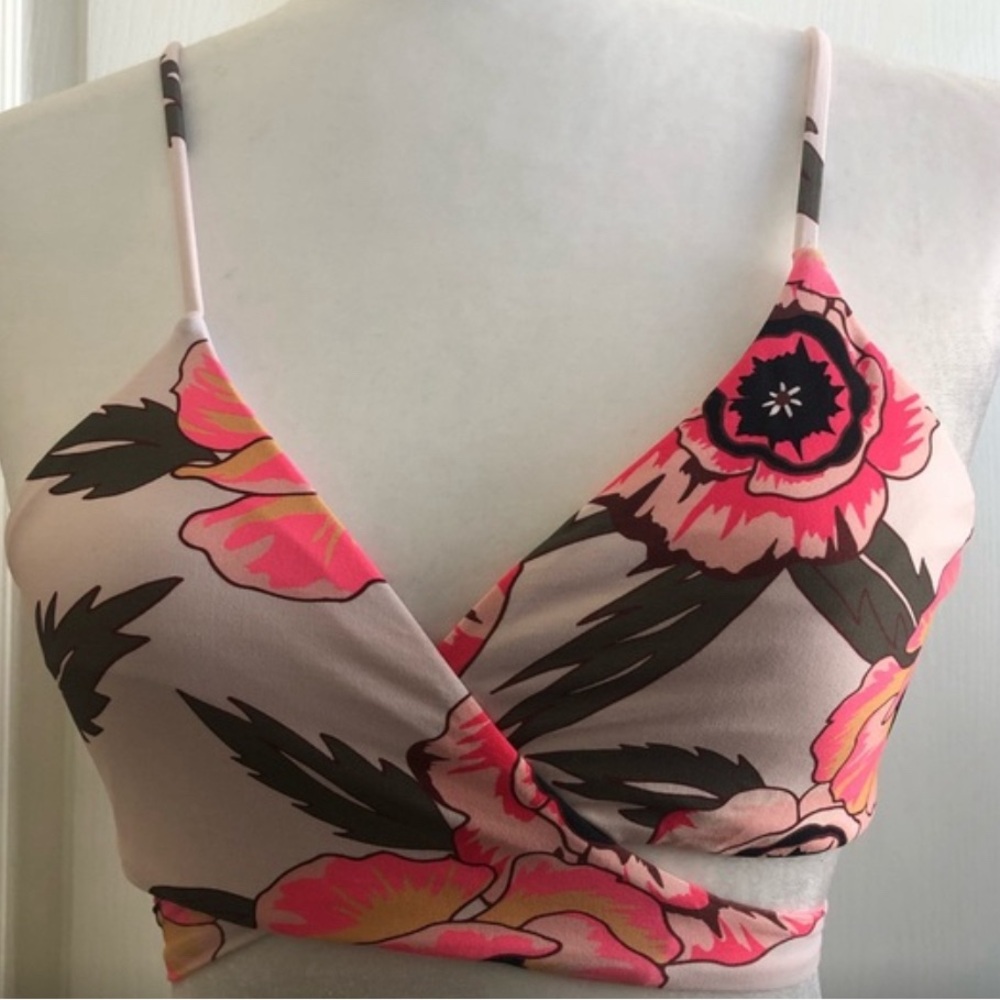 Billabong Floral swimsuit top-NWOT
